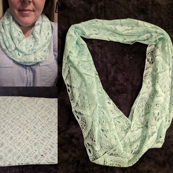 Bundle of (5) scarves - Picture 2 of 6